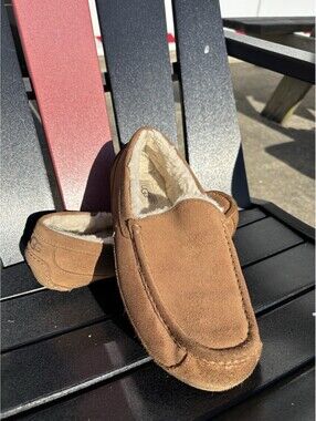UGG Ascot Chestnut Suede Moccasin Slippers Mens US 10 Sheepskin Lined